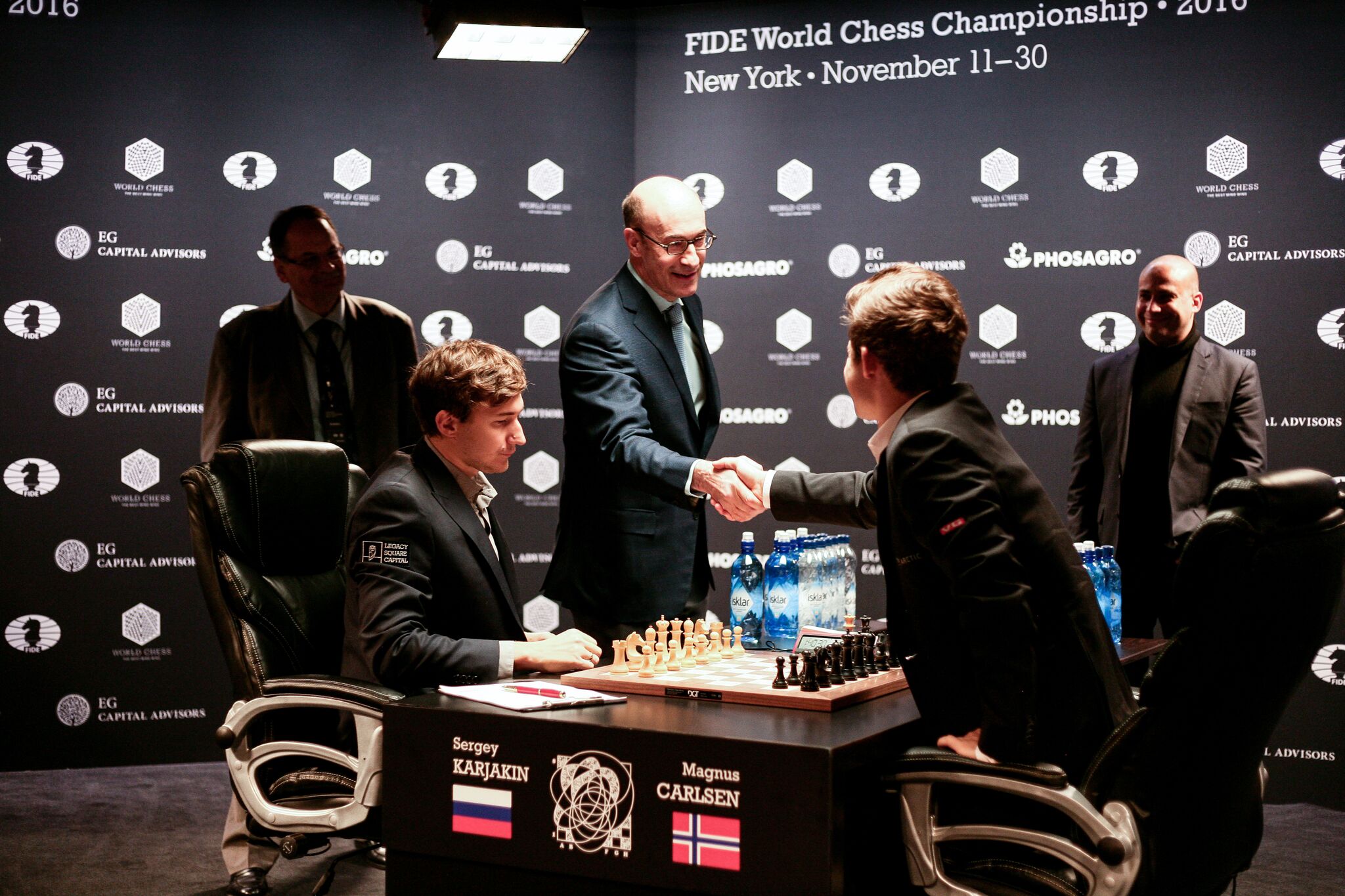 kr_at_carlsen_karjakin_world_champ_nyc_18_11_16.jpg